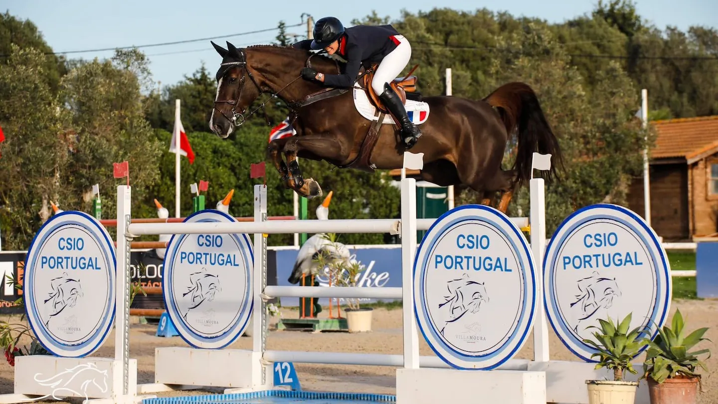 “Djibouti gravit les échelons avec tellement de facilité que tout semble à sa portée”, loue Margaux Rocuet à propos de son alezan brûlé. 