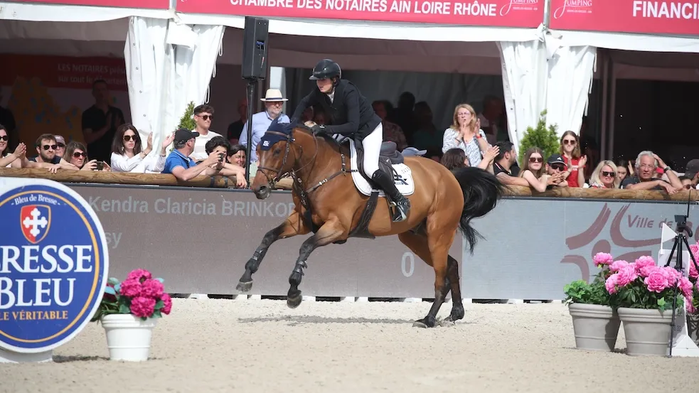 Kendra Claricia Brinkop et Do It Easy, lauréats de l'épreuve.