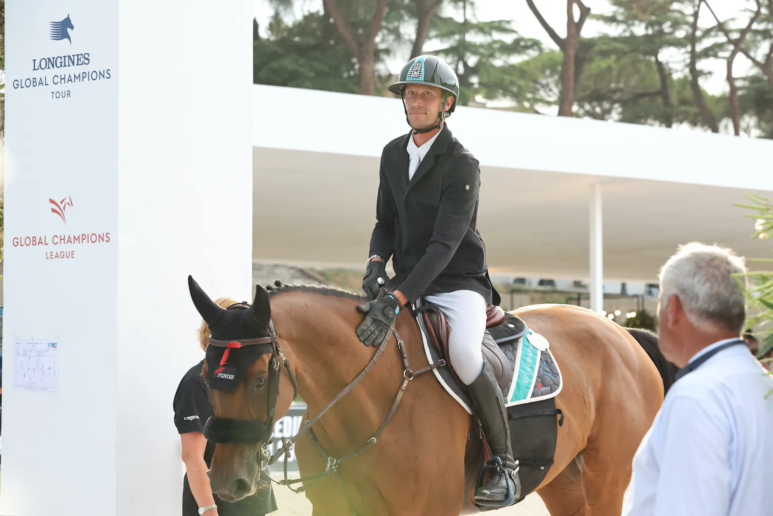 Kevin Staut, heureux en sortie de piste. Sa Dialou Blue Ps n'a pas fini de faire parler d'elle. 