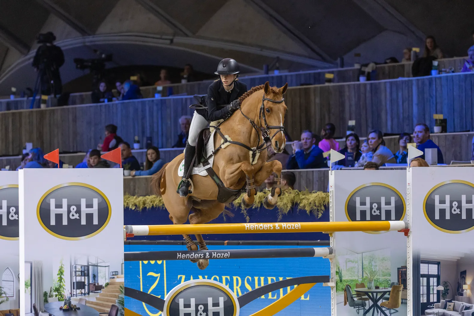 Si elle n'est pas parvenue à remporter la victoire, Laure Tijskens, si regulière avec Navayo, a enfin obtenu un podium lors d'une grande compétition!
