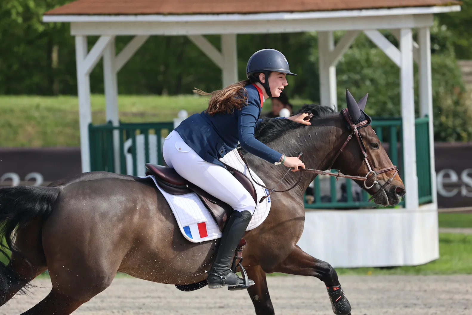 Prise de vitesse pour Lou Ann Beraud et Ungaro of Qofanny au barrage!