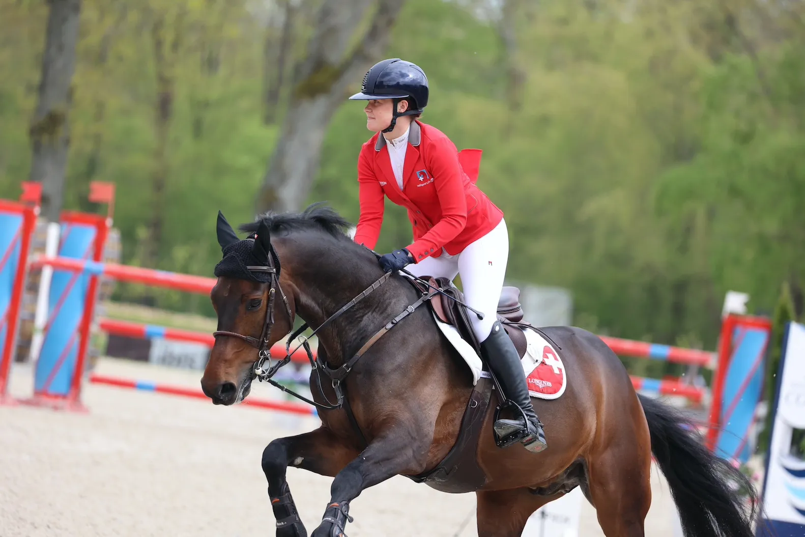 Belle troisième place de Lou Puch et Leave the Light On.