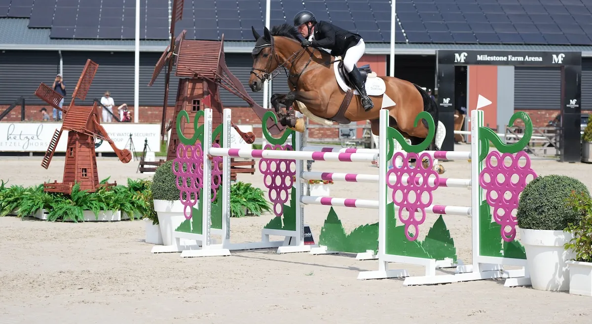 Avec le Brésilien Lucas Coutinho De Coimbra Pinto, For Millions sautait des épreuves cotées à 1,25m et 1,30m avant de rejoindre Alexis Gourdin.