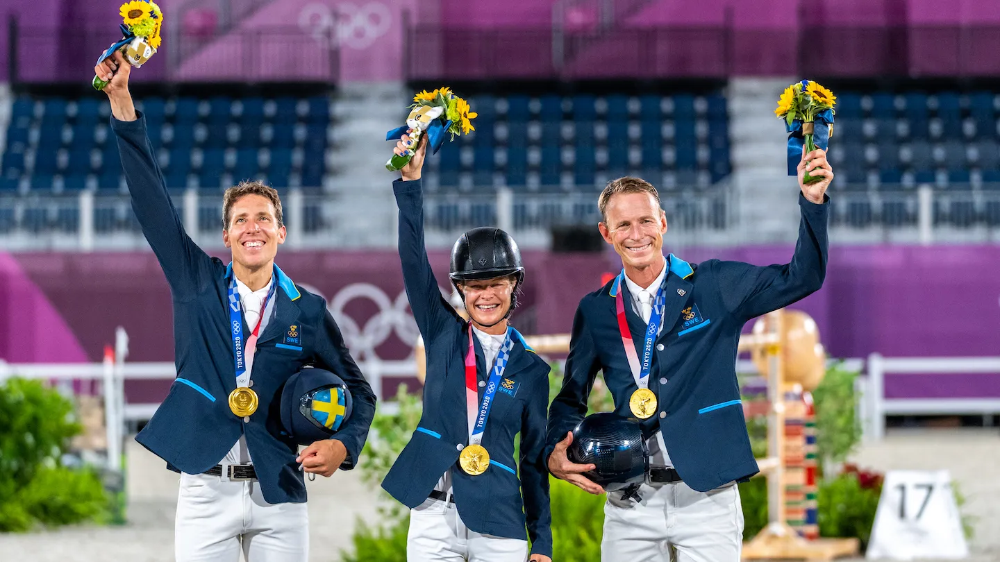 Malin Baryard-Johnsson a partagé la plus haute marche du podium des Jeux olympiques de Tokyo avec Henrik von Eckermann et Peder Fredricson. 