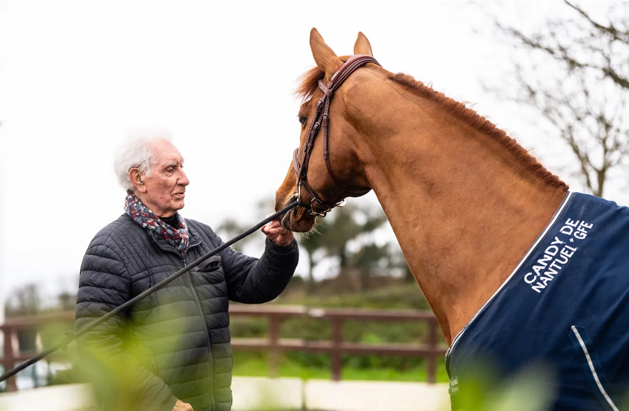 Candy de Nantuel*GFE avec Jacques Gouin, son naisseur.