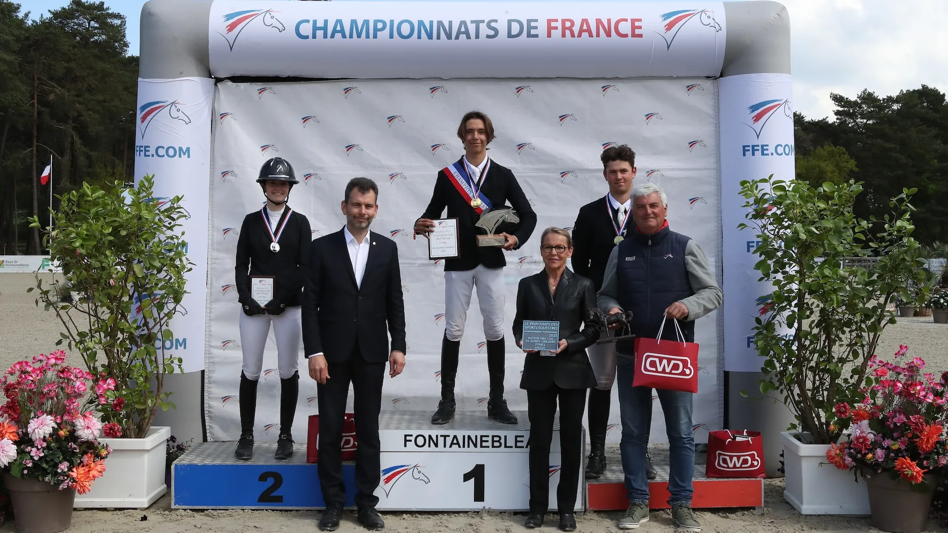 Le podium du championnat de France Jeunes Cavaliers, édition 2025. 
