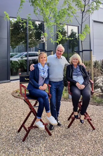 Passation de Back on Track entre Florence Vlaminck et Ann Marie en compagnie d'Erland