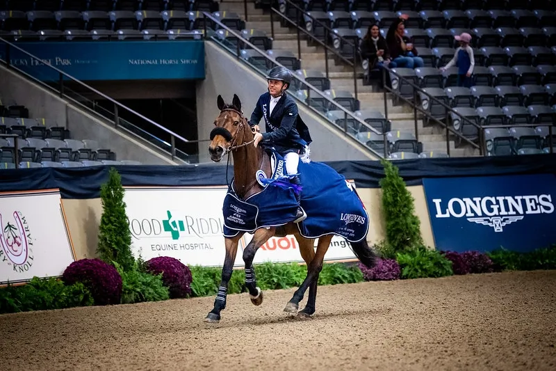 Pour la 202ème fois de sa carrière, Kent Farrington a défilé en tête du tour d'honneur.