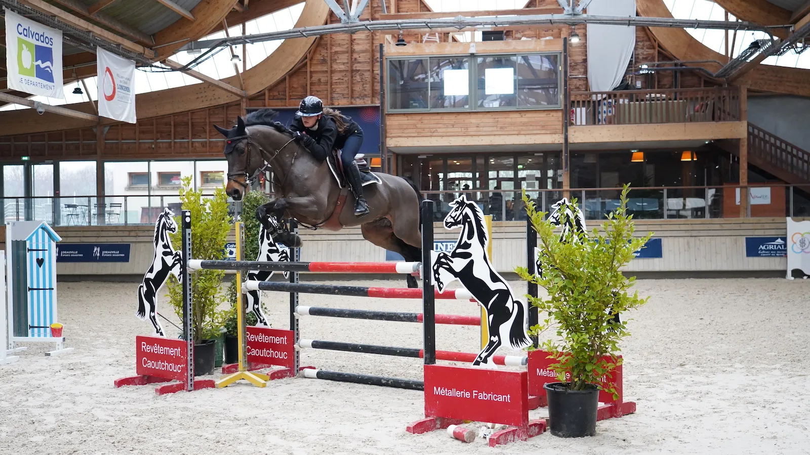 Les cavaliers ont travaillé sur les barres 