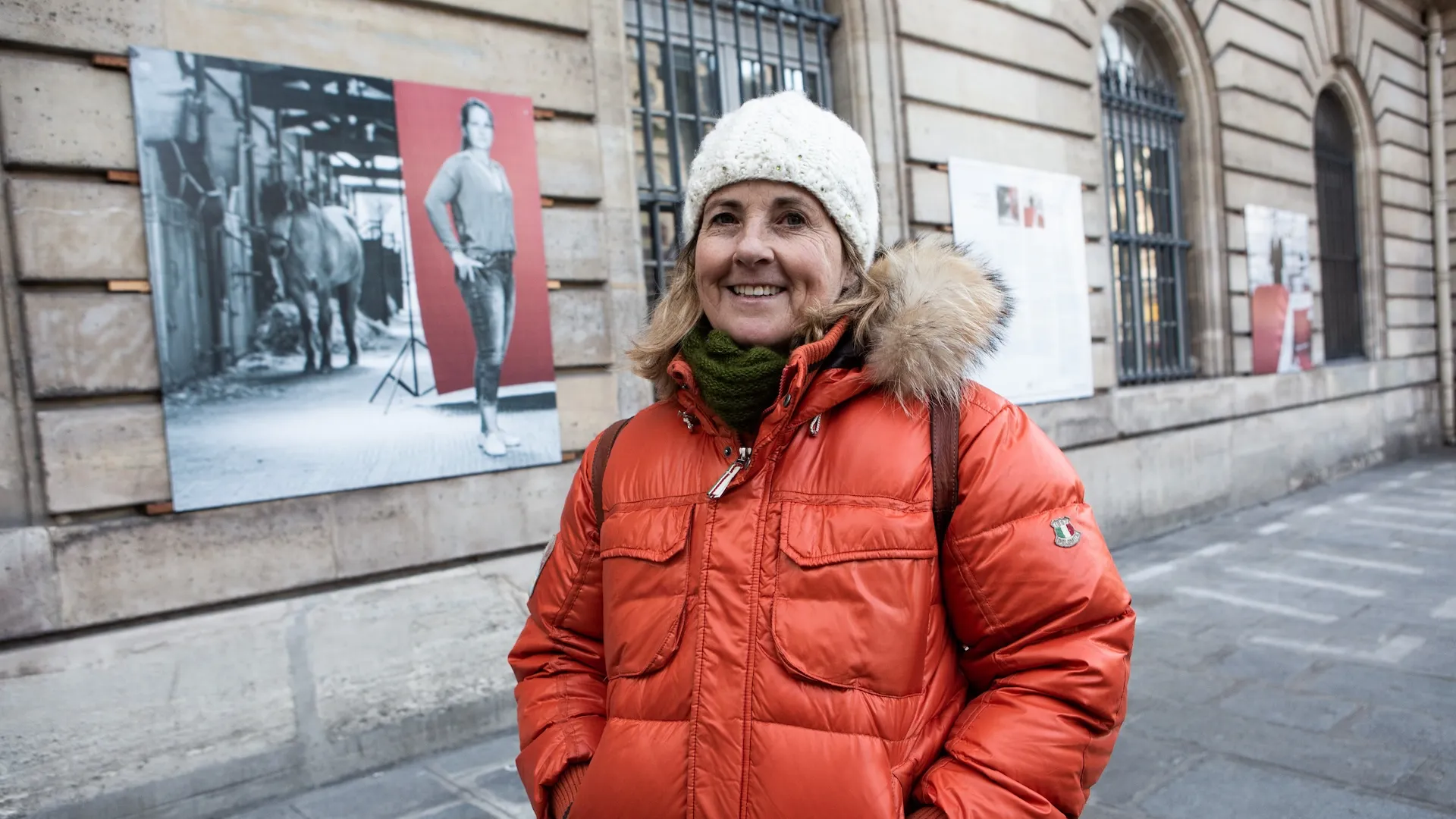 faisant partie des porte-paroles de la lutte contre les violences sexuelles dans l’équitation, Amélie Quéguiner a participé à cette exposition. Ci-dessus à gauche : chaque photo est accompagnée d’un texte dans lequel une victime de violences sexuelles témoigne de son vécu.