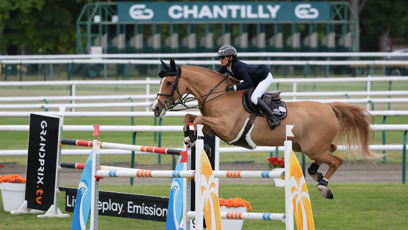 Chanel de la Ronelle (SF, Tip Top de la Ronelle x Indoctro) et Juliette Faligot dans une épreuve à 1,40m du CSI 4* de Chantilly Classic en juillet dernier.