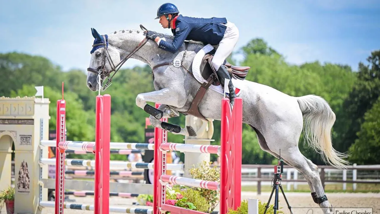 La performance du week-end revient au Français Maxime Livio et à son fidèle Api du Libaire, treize ans, qui se sont emparés de la médaille d’or en individuel. 