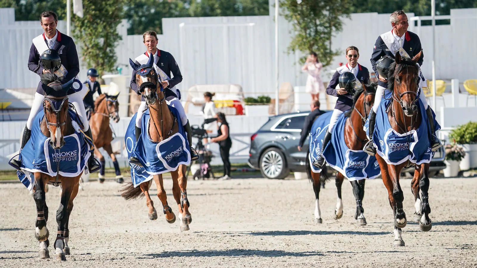 Julien Épaillard, Mathieu Billot, Simon Delestre et Kevin Staut après leur victoire dans la Coupe des nations du CSIO 5* de Knokke le 8 juillet.