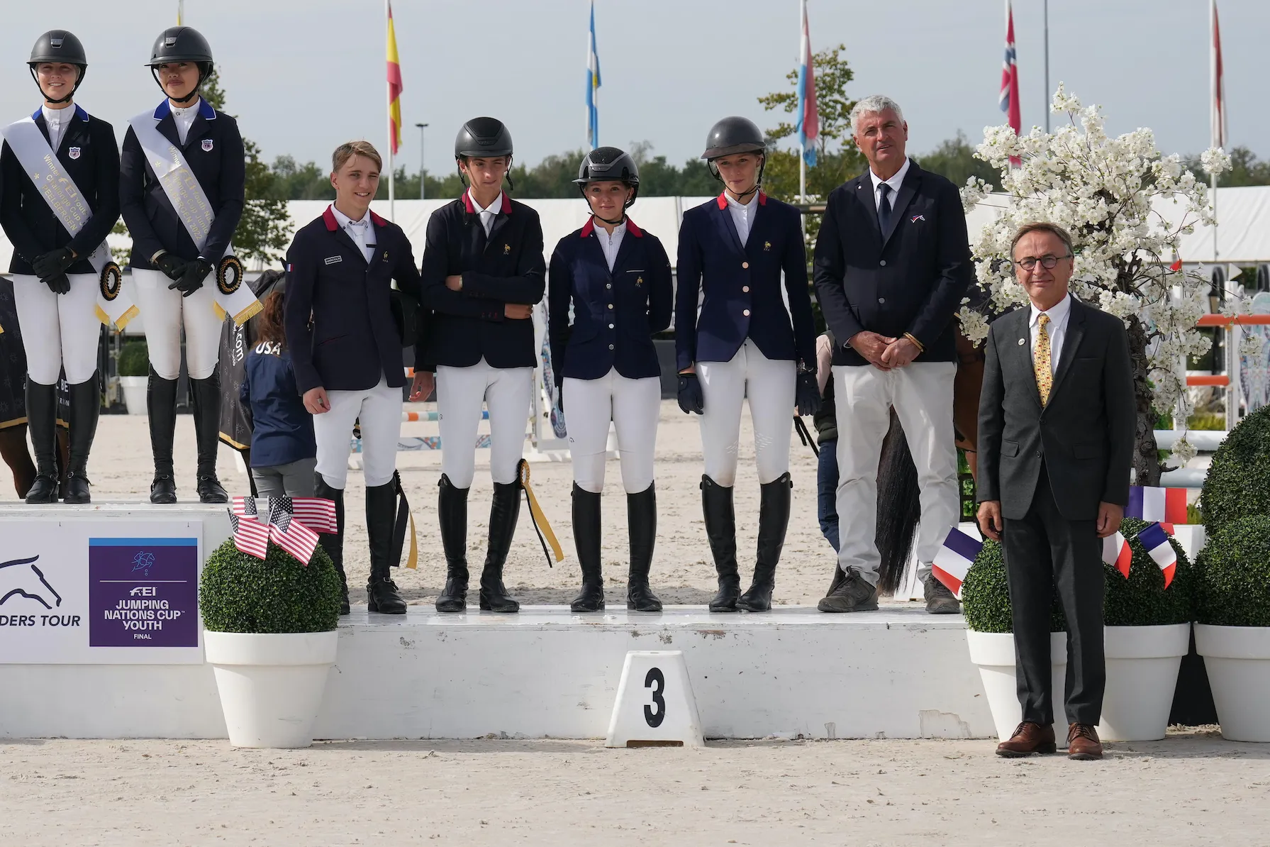 William Ligier de la Prade, Charles Rulquin, Ilona Mezzadri et Charlotte Slosse lors de la Coupe des nations Jeunes Cavaliers de Peelbergen 