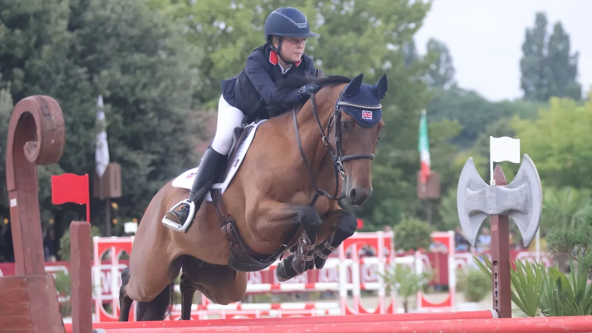 La Britannique Sophia Rogers fait partie, avec son fils de Tangelo van de Zuuthoeve, Neil 55, des sept concurrents qui aborderont la finale individuelle en deux manches de dimanche sans aucune faute à leur compteur. 