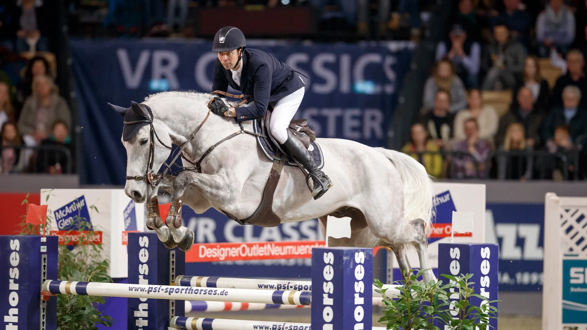 Quel Filou 13 et le Danois Lars Bak Andersen 2, avec qui le gris a atteint les épreuves à 1,55m.