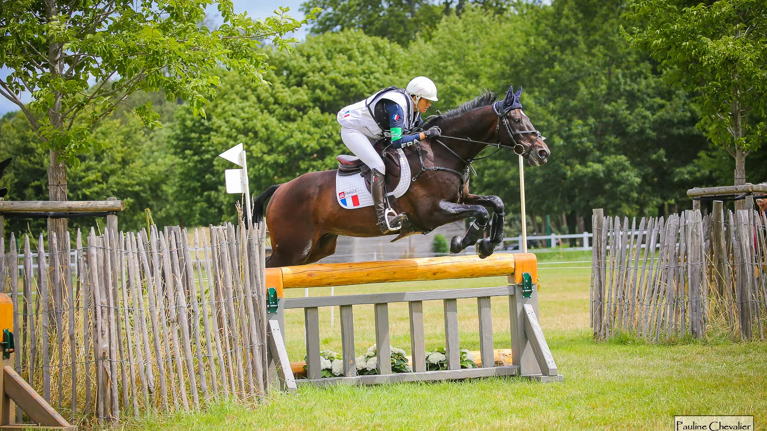 Gwendolen Fer et Romantic Love ont écopé de 2,8 points de temps dépassé mais restent deuxièmes. 