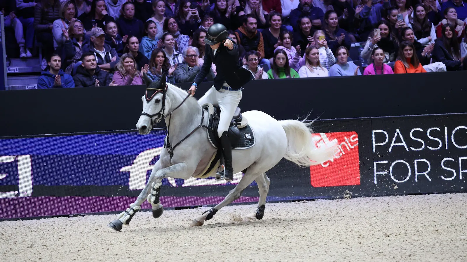 Poing levé pour Kian Dore après son barrage de folie!
