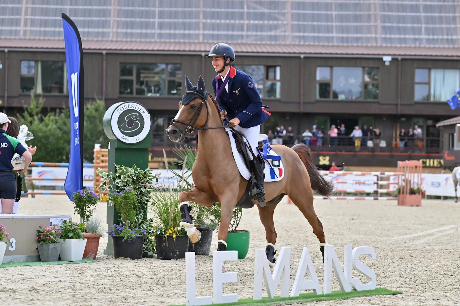 Tour d'honneur joyeux pour Clément Tonon et Vidock de Berder!