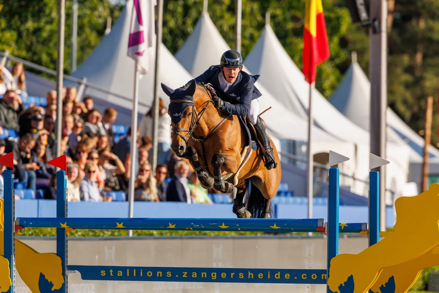 À l'issue de la première finale de la journée, HHS Ocala est devenu champion du monde des cinq ans.