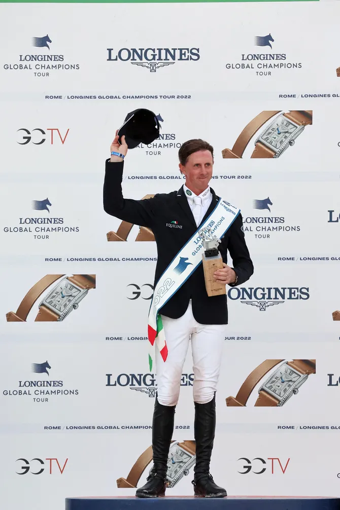Ben Maher sur le podium du Grand Prix de Rome, dont il a terminé deuxième en septembre.