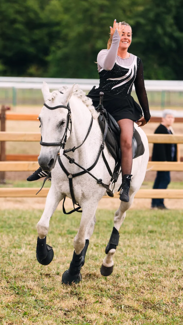 Elisa Laville, figure de la scène équestre, s’engage aux côtés des parrains pour choisir les finalistes de cette nouvelle édition.