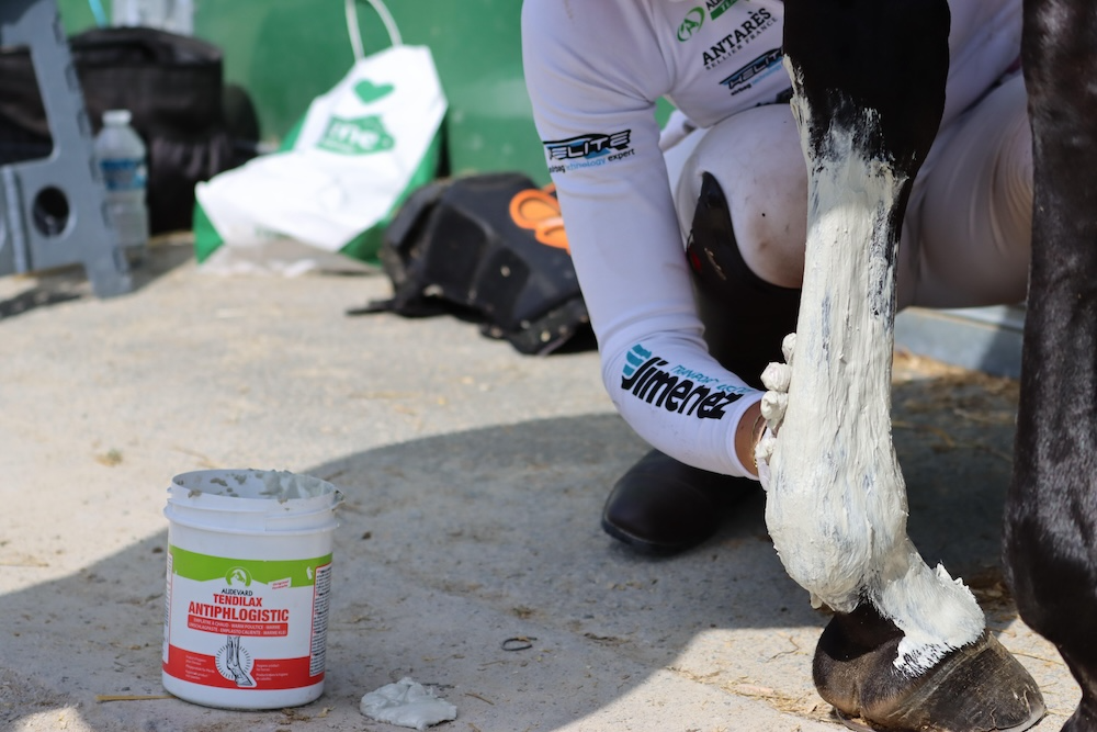 La pose d’argile et autres emplâtres peut également se faire à chaud, pour en augmenter les effets.