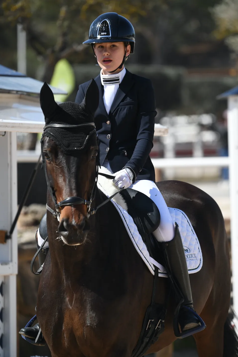 “Paola est cavalière depuis son plus jeune âge. À trois ans, elle montait déjà seule à poney dans le manège de notre exploitation”, raconte sa mère, Eugénie.