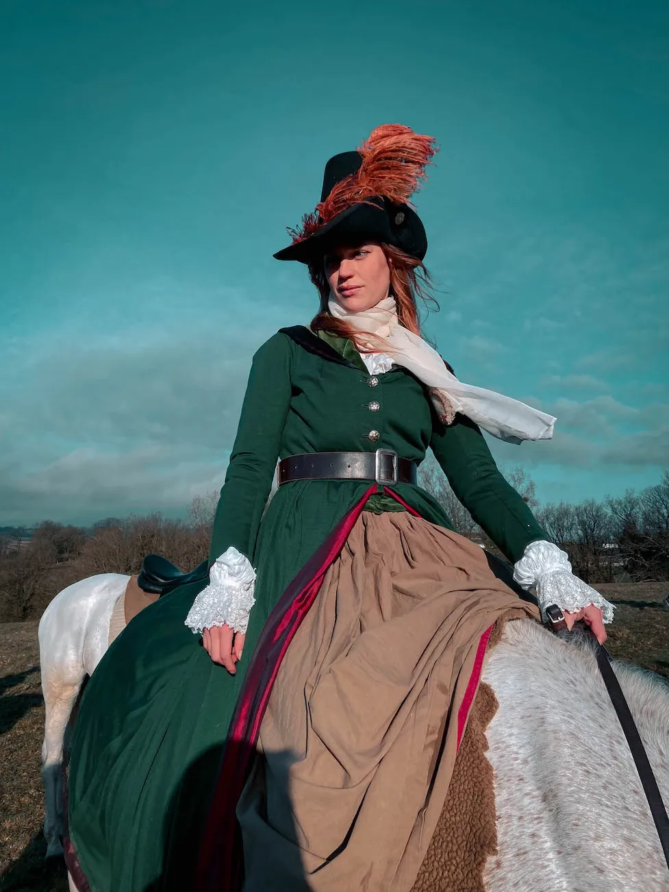 Constance Gay est actrice et cavalière.