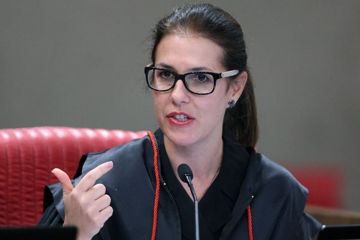 La cavalière est avant tout une avocate de renom, ayant occupé certains des plus hauts postes au Brésil.