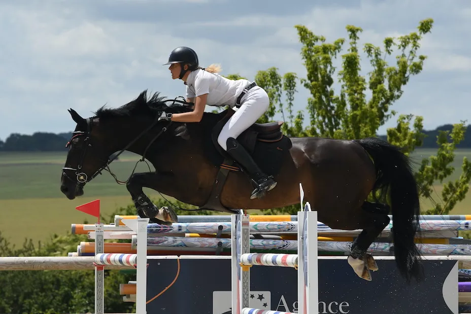 Dorothée Amar aux rênes de Cancun Torel dans la Pro2 à Magnanville, juin 2022 