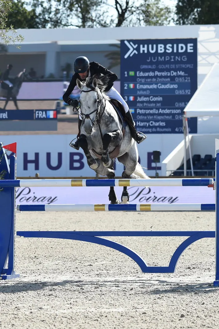 Cédric Hurel et J dans un Grand Prix du CSI 2* à Grimaud en septembre 2022