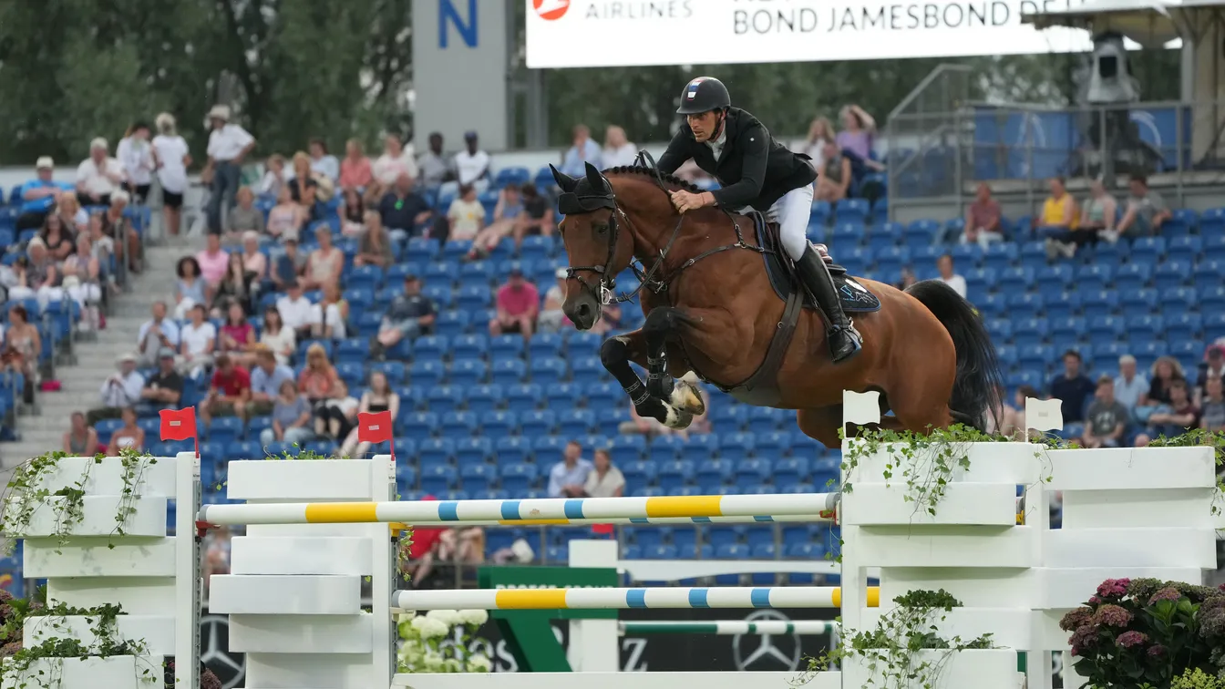Avec un refus en deuxième manche, Kevin Staut et Bond Jamesbond de Hay terminent quatorzièmes.