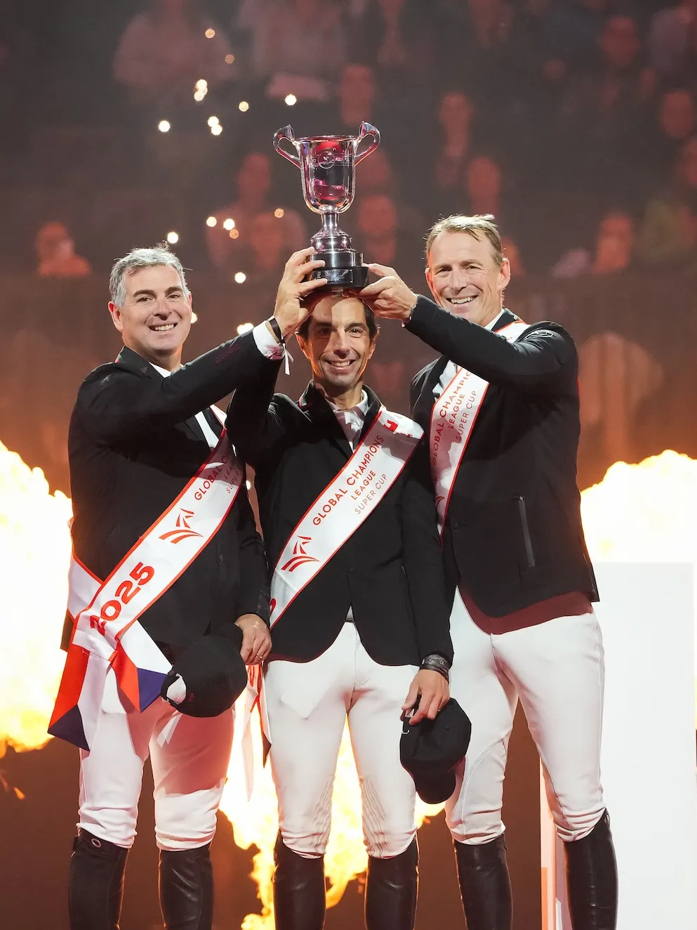 L'équipe des Gladiateurs de Rome a soulevé le trophée.