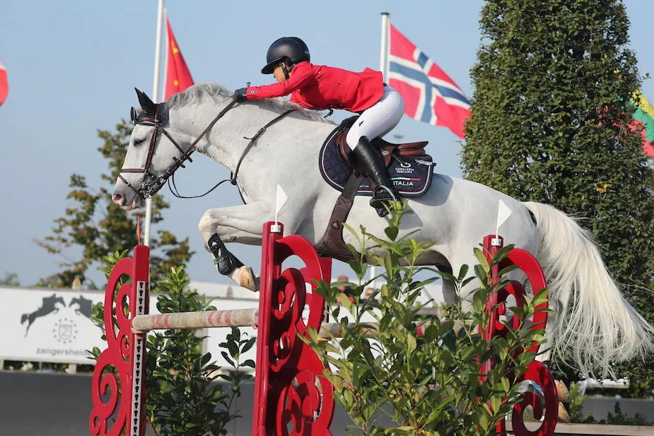 : Elisa Chimirri et Calandro dans le Grand Prix à 1,45m lors de la finale de la Coupe des nations Jeunes à Kronenberg, le 22 septembre 2021 