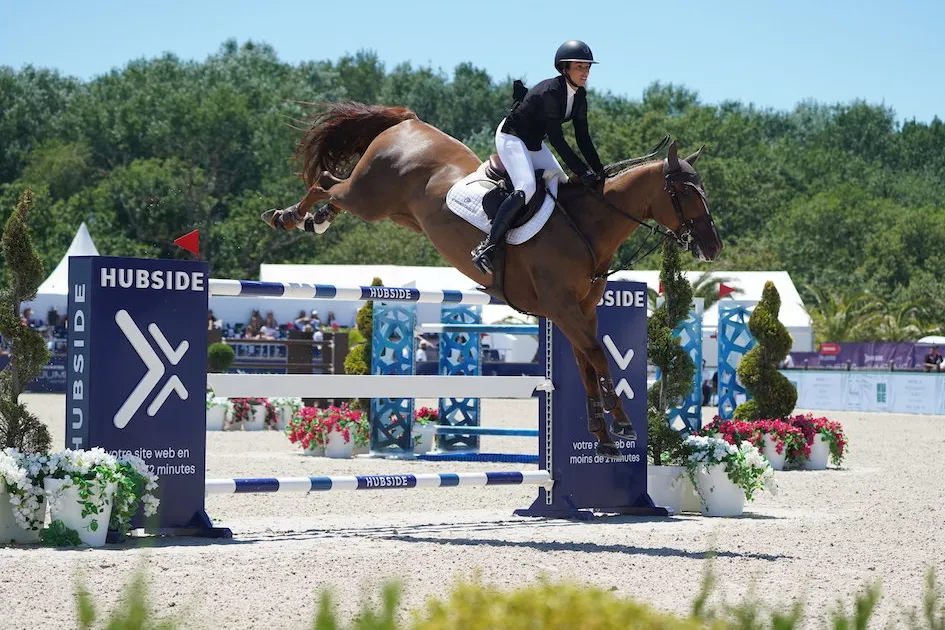 King Edward a vécu ses débuts internationaux avec la Suissesse Janika Sprunger.