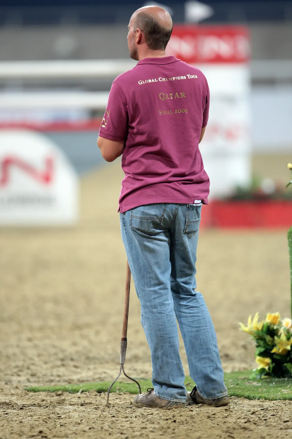 Lors des événements, des équipes sont entièrement chargées de l’entretien de la piste.