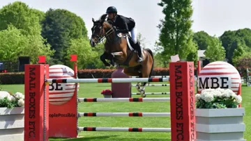 Dimanche, Steve Guerdat a mené un prometteur Selle Français à la victoire dans le Grand Prix 2* de Gorla Minore