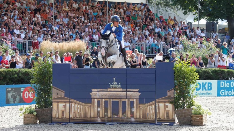 Christian Ahlmann a doublé la mise en remportant la grosse épreuve du jour au CSI 5* de Berlin, sur Colorit.