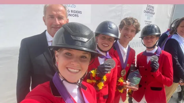 Belgische junioren met hun medaille