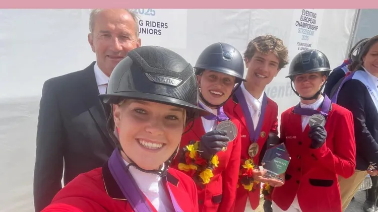Belgische junioren met hun medaille