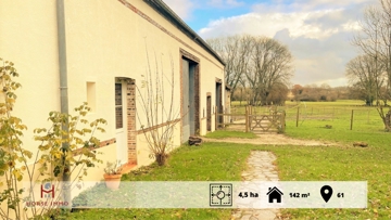 Propriété nichée au pied d'un village 