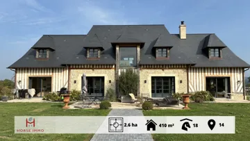 Cette propriété d’exception allie une résidence de prestige de 325 m² avec logement indépendant de 85 m² à des installations équestres haut de gamme (deux écuries de 18 boxes au total, manège couvert, carrière et paddocks), à quelques minutes de la Côte Fleurie.