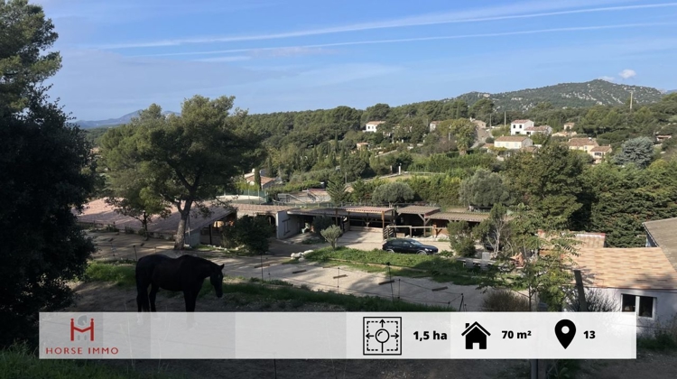 À vendre: charmante propriété équestre située dans les collines provençales