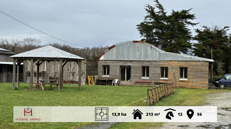 À dix minutes du Golfe du Morbihan, une propriété équestre rare de treize hectares, alliant nature, calme et potentiel de développement.