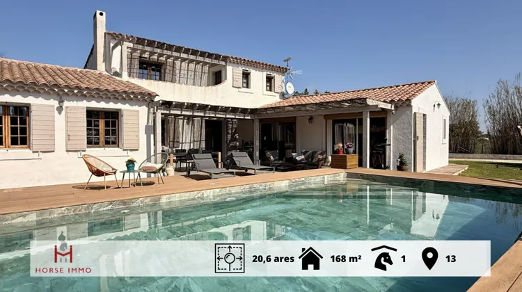 Nichée au cœur de la Camargue, cette villa contemporaine de plus de 170 m² offre un cadre de vie lumineux et paisible, alliant prestations haut de gamme et immersion dans une nature préservée.