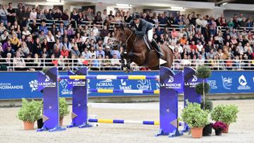 Avec Caracole de la Roque, Julien Épaillard a signé un triplé dans le Grand Prix 4* de Saint-Lô cet après-midi.