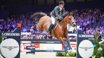 Julien Épaillard et Caracole de la Roque ont remporté le Grand Prix Longines de Lyon ce soir.