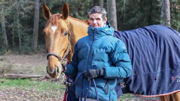 Hector du Plessis (SF, Number One d'Iso x Quartz du Chanu), six ans, fait partie des jeunes chevaux évoluant sous la selle d'Alexis Deroubaix.