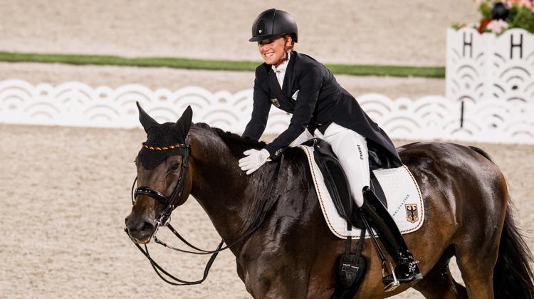 Si des incidents déplorables ont entâché l’image de l'équitation aux Jeux de Tokyo, Jessica von Bredow-Werndl et TSF Dalera BB ont participé à faire briller le dressage.